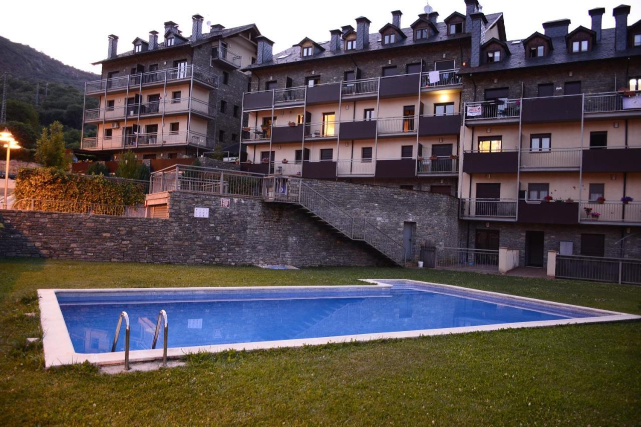 Apartaments Sort Pirineus Екстер'єр фото